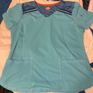 Scrub tops XL IN GOOD CONDITION